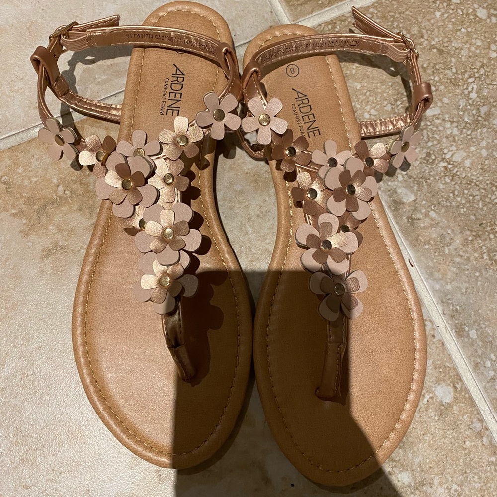 Strappy floral Sandles size 8